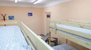 Гостиница Хостел Старый Центр Новосибирск Кровать в общем 6-местном номере для женщин-4