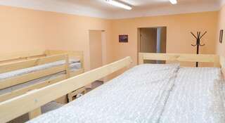 Гостиница Хостел Старый Центр Новосибирск Кровать в общем 6-местном номере для женщин-2